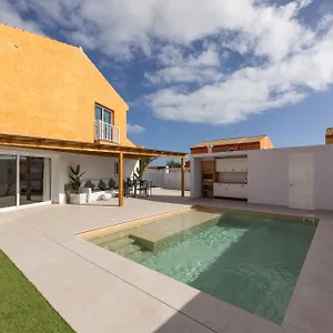 https://villa-paraiso-corralejo-piscina-climatizada.in-canary-islands.com